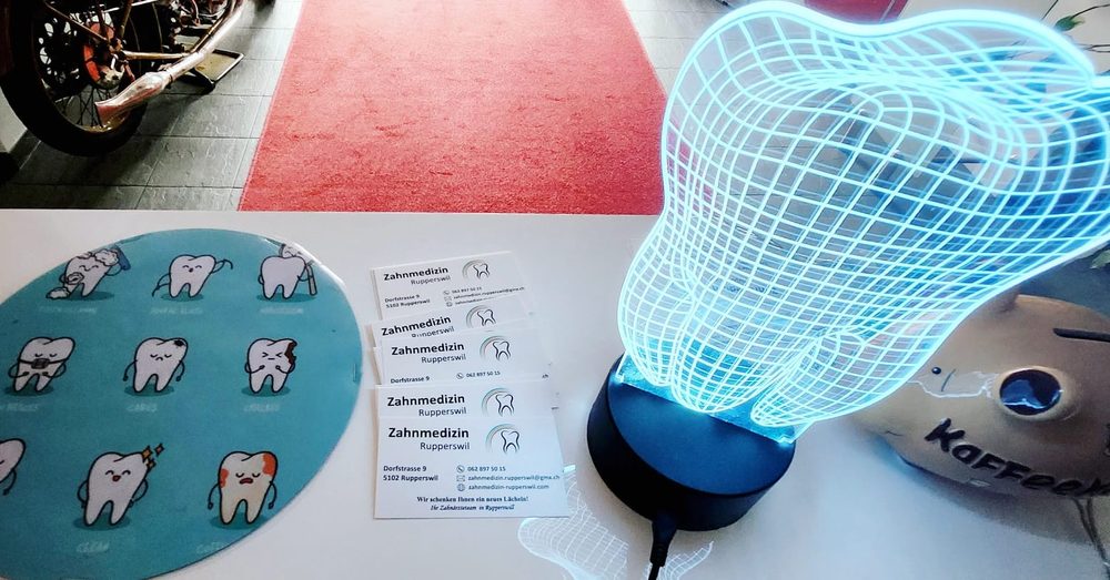 Behandlungsleuchte im Behandlungszimmer der Zahnmedizin Rupperswil